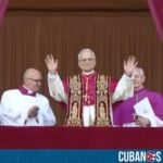 Los 133 cardenales electores que se encontraban reunidos en la Capilla Sixtina del Vaticano eligieron al nuevo Papa. Tras verse el esperado humo blanco este jueves 8 de mayo, creció la expectativa sobre quién había sido seleccionado como el nuevo líder de la Iglesia Católica.