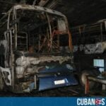 Un total de tres ómnibus quedaron calcinados tras reportarse un incendio durante la noche del miércoles en el taller de la Unidad Empresarial de Base Ómnibus Nacionales, ubicado en el reparto Jayamá, de la ciudad de Camagüey.