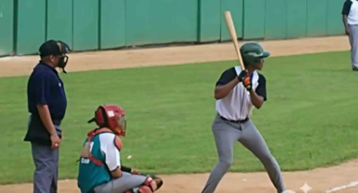 Sin agua fría y sin comida: Las pésimas condiciones de los jugadores de béisbol en Pinar del Río