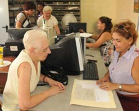 Registro Civil emite documentos escritos a mano, en medio de los apagones en Cuba