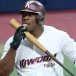 Yasiel Puig, fuera de la pelota coreana por una lesión en el hombro