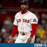 El relevista cubano de los Boston Red Sox, Aroldis Chapman aseguró que, estaría dispuesto a jugar el Clásico Mundial de Béisbol con la selección de Gran Bretaña tras recibir el llamado.
