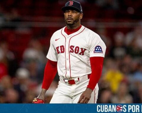 El relevista cubano de los Boston Red Sox, Aroldis Chapman aseguró que, estaría dispuesto a jugar el Clásico Mundial de Béisbol con la selección de Gran Bretaña tras recibir el llamado.
