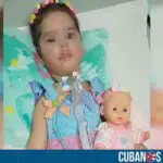 Piden ayuda con un panel solar para niña cubana con atrofia muscular