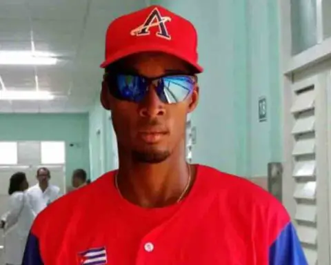 Piden ayuda para pelotero cubano tras sufrir un accidente de moto