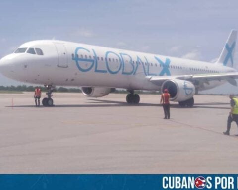 Un total de 89 migrantes cubanos fueron deportados en un nuevo vuelo de repatriación a la isla desde Estados Unidos.
