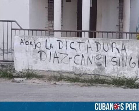 Un nuevo cartel con un mensaje en contra del dictador cubano Miguel Díaz-Canel apareció en las últimas horas en La Habana.