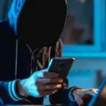 Alertan en Florida sobre estafas de multas falsas con IA
