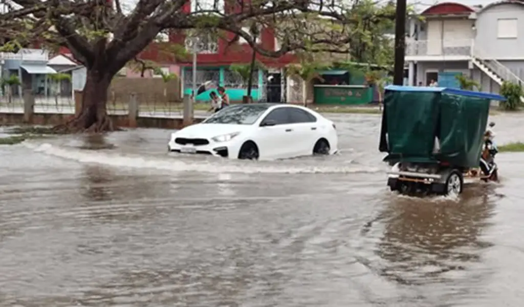 Ciego de Ávila: intensas lluvias causan inundaciones en Morón
