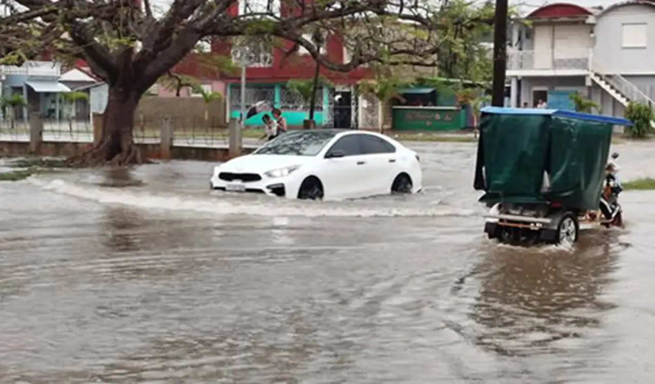 Ciego de Ávila: intensas lluvias causan inundaciones en Morón