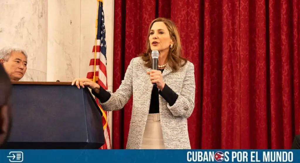 La congresista de origen cubano, María Elvira Salazar, acusó a la Unión Europea de financiar al régimen castrista.