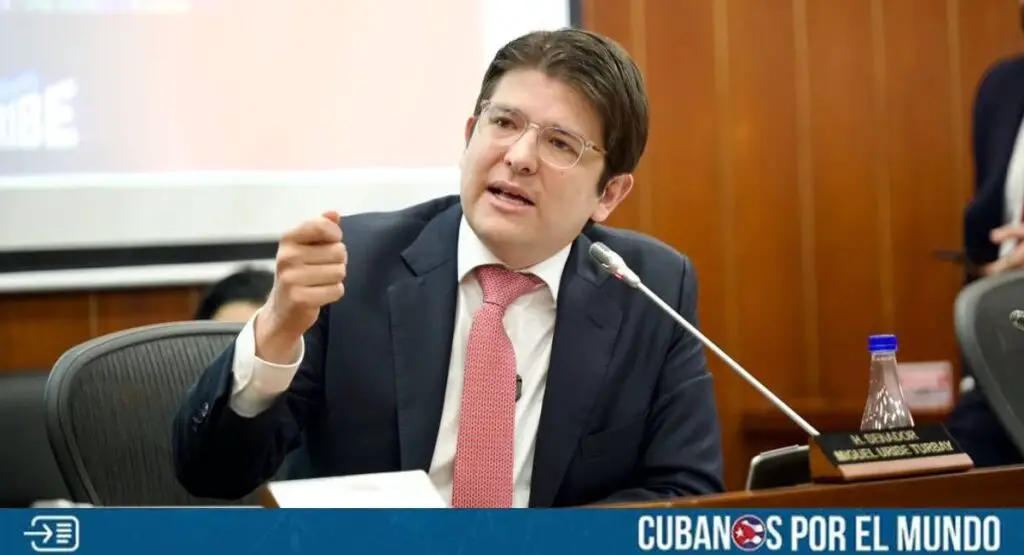 El senador y precandidato presidencial en Colombia Miguel Uribe Turbay se encuentra en una condición “extremadamente crítica” tras ser sometido a una nueva cirugía este lunes.
