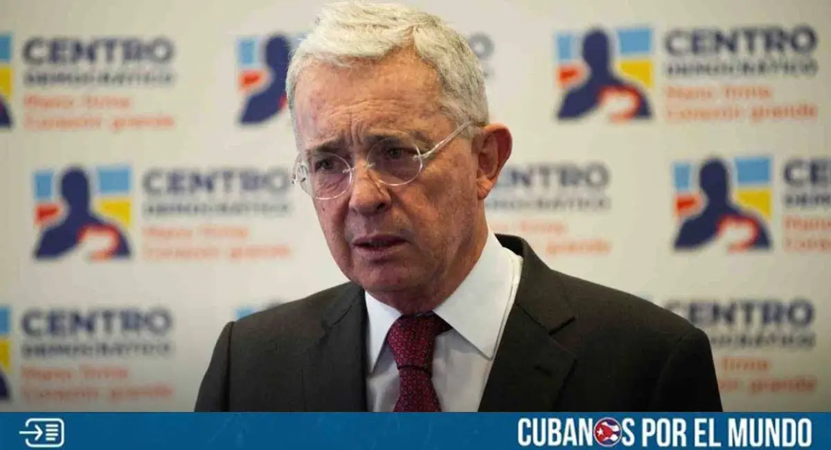 En un hecho sin precedentes en la historia judicial de Colombia, el expresidente Álvaro Uribe Vélez (2002-2010) fue declarado culpable este lunes 28 de julio por los supuestos delitos de soborno en actuación penal y fraude procesal.
