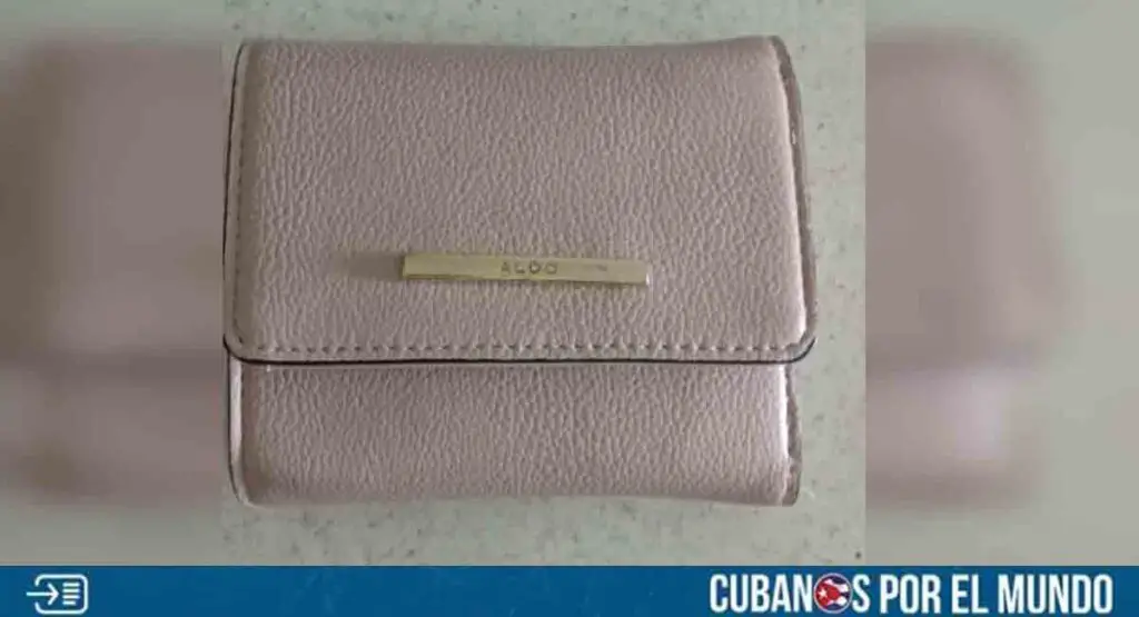 ¡Gran gesto! Cubana en Florida busca a la dueña de un monedero extraviado para devolverlo