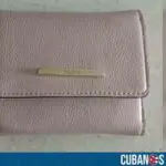 ¡Gran gesto! Cubana en Florida busca a la dueña de un monedero extraviado para devolverlo