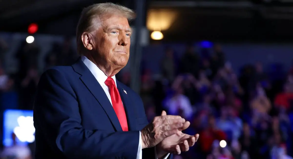 La Casa Blanca informó este jueves que el presidente de Estados Unidos, Donald Trump, fue diagnosticado con insuficiencia venosa crónica tras presentar una inflamación leve en sus piernas.