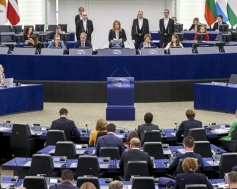 Eurodiputados exigen a la UE romper relaciones con la dictadura cubana: "Basta de financiar la represión"