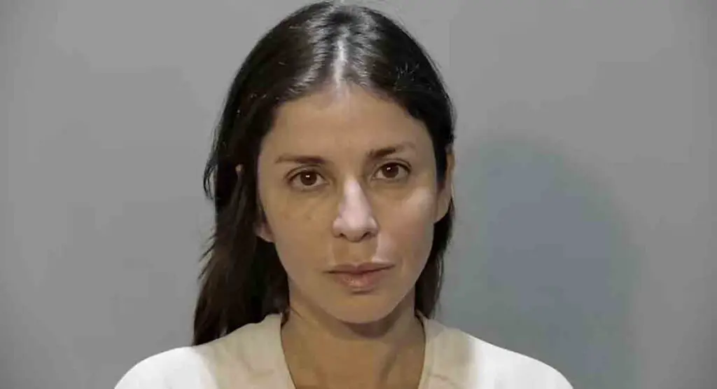 Florida: Mujer atacó con spray de osos a una pareja para "vengar la muerte" de un pollo