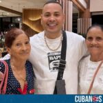 El reguetonero cubano Yosdany Jacob Carmenates, conocido artísticamente como Jacob Forever, se reencontró con sus familiares en Punta Cana, en República Dominicana tras dos años sin verlos.