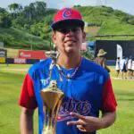 Talentoso pelotero cubano de 18 años se va del país