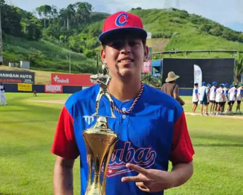 Talentoso pelotero cubano de 18 años se va del país
