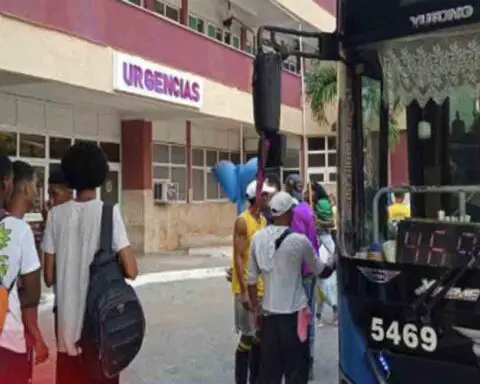 La Habana: Conductor de ómnibus salva la vida de una persona con problemas de salud