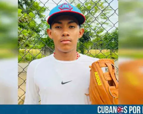 Joven pelotero cubano de 14 años huye de la isla comunista