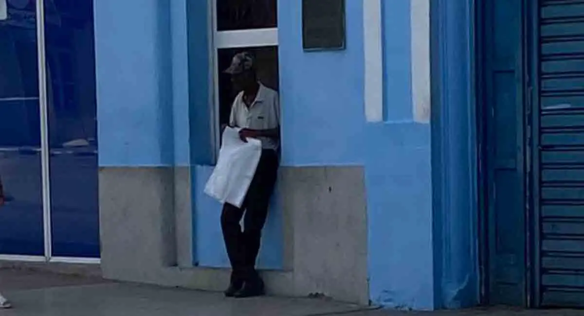 Así sobrevive un profesor jubilado en Santiago de Cuba