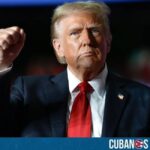 El presidente de Estados Unidos, Donald Trump, intensificó su política comercial al anunciar un arancel adicional del 10% a cualquier país que se alinee con las políticas "antiestadounidenses" del bloque BRICS, conformado por Brasil, Rusia, India, China, Sudáfrica, y recientemente ampliado a Egipto, Etiopía, Indonesia, Irán y los Emiratos Árabes Unidos.