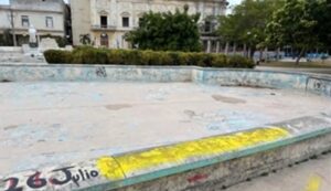 Dictadura cubana tapa mensaje sobre el 11J pintado en La Habana