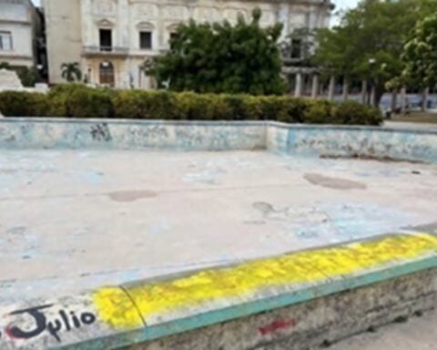 Dictadura cubana tapa mensaje sobre el 11J pintado en La Habana