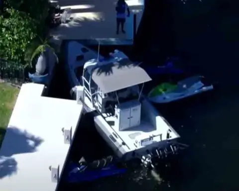 Adolescente de 13 años fallece tras accidente de moto acuática en Florida