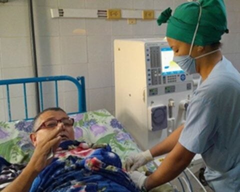 Doctora cubana critica abandono de pacientes de hemodiálisis en Manzanillo