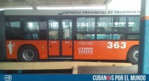 Este jueves se reportó que, una nueva unidad del transporte público, específicamente un ómnibus, resultó apedreado en La Habana.