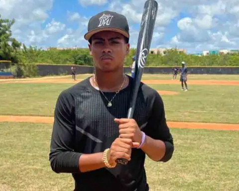 Pelotero cubano de 16 años huye de la isla en busca de lograr su meta