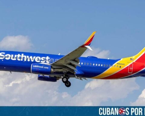 Southwest Airlines, una de las principales aerolíneas estadounidenses que opera rutas hacia Cuba, anunció una reducción significativa en su servicio entre Tampa y La Habana, pasando de dos vuelos diarios a solo uno a partir del 4 de septiembre de 2025.
