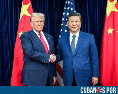 El presidente de Estados Unidos, Donald Trump, y el dictador chino, Xi Jinping, sellaron este jueves una serie de acuerdos preliminares que podrían poner freno temporal a la escalada comercial entre las dos mayores economías del mundo.