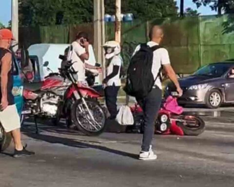 Semáforo sin servicio por apagón provoca un accidente de tránsito en La Habana