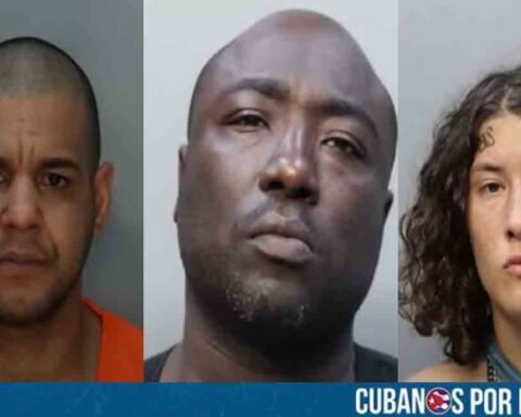 Un cubano entre tres detenidos por agredir a una mujer en su propia casa en Miami