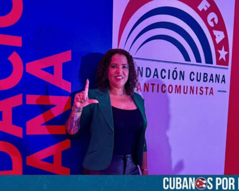 La comediante cubana, Aleanis Jáuregui, más conocida como Cuqui La Mora, arremetió nuevamente en contra de la dictadura castrista, y envió un mensaje a los cubanos, que sufren el hambre y la miseria por culpa del fracasado sistema comunista.