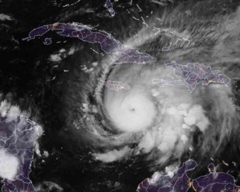 Huracán Melissa escala a la categoría 5 y se acerca cada vez más