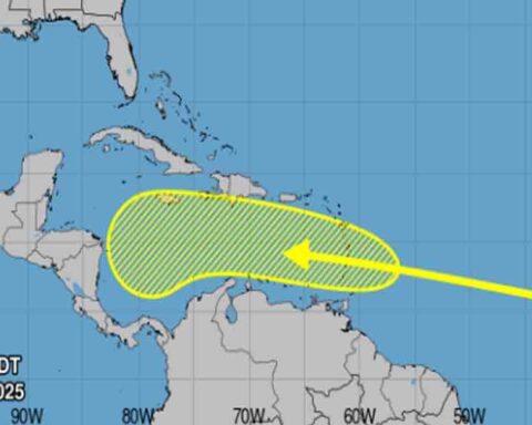 Monitorean una nueva onda tropical en el Atlántico