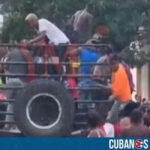 El hambre y el caos se apoderaron de Santiago de Cuba en vísperas de la llegada del huracán Melissa en el oriente de la isla, y así quedó en evidencia en un video en el que se aprecia como un grupo importante de personas se lanzan sobre un camión que llevaba cajas de picadillo en medio la escasez que azota al país.