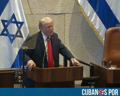 En un día histórico, el presidente de Estados Unidos, Donald Trump, habló desde el Parlamento de Israel tras la liberación de 20 rehenes que estaban secuestrados por el grupo terrorista Hamás en Gaza.