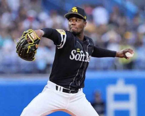 Pelotero cubano Liván Moinelo, elegido MVP de la Liga Japonesa