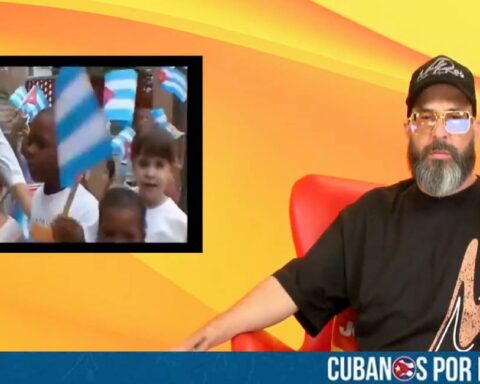 En una nueva denuncia pública, el presentador y activista cubanoamericano Alex Otaola volvió a encender las alarmas sobre el uso político de la infancia en Cuba, tras analizar un video difundido por la propaganda estatal.