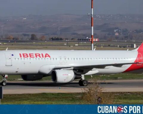 Varias aerolíneas internacionales cancelaron sus operaciones hacia Venezuela en respuesta a una advertencia emitida por la Administración Federal de Aviación de Estados Unidos (FAA) que destaca los peligros crecientes para la aviación civil en el espacio aéreo del país sudamericano.