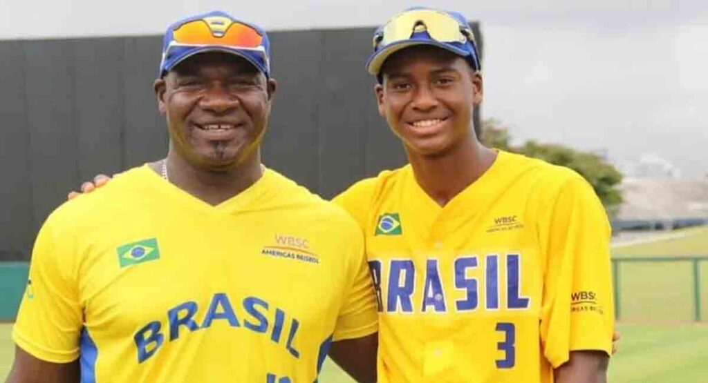 Joseph Contreras, hijo del exlanzador José Contreras, podría representar a Brasil en el Clásico Mundial de Béisbol