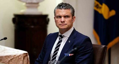 Pete Hegseth advierte que Estados Unidos seguirá incautando buques petroleros "hasta que Maduro devuelva todos los activos robados"