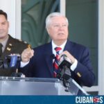 El senador republicano por Carolina del Sur, Lindsey Graham aseguró que, una vez logrado un cambio político en Venezuela, Estados Unidos debería centrar su atención en Cuba, a la que calificó como uno de los principales apoyos de la dictadura de Nicolás Maduro y como un régimen que, representa una amenaza para la estabilidad regional.
